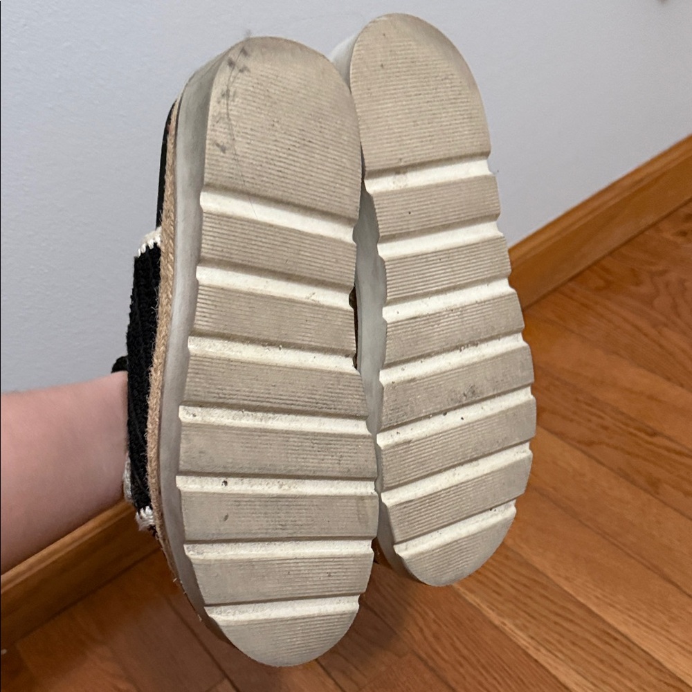 Madden Girl Black and Cream Buckle Sandals - Picture 4 of 8